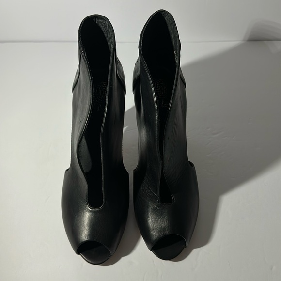 Elliott Lucca Allesandra Black Leather Woven Peep Toe Heel Pump Size 8.5 - Picture 1 of 6